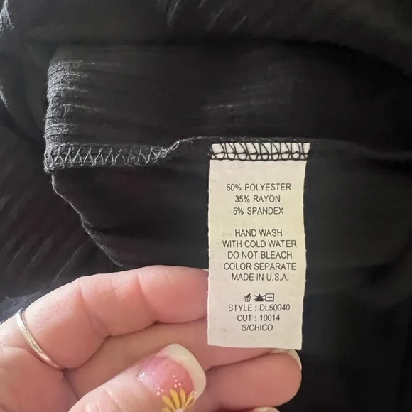 This black dress is flatteringđź‘—ribbed great quality made by special boutique - Picture 5 of 11